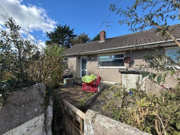 2 bed property, in Hillcroft, £130,000