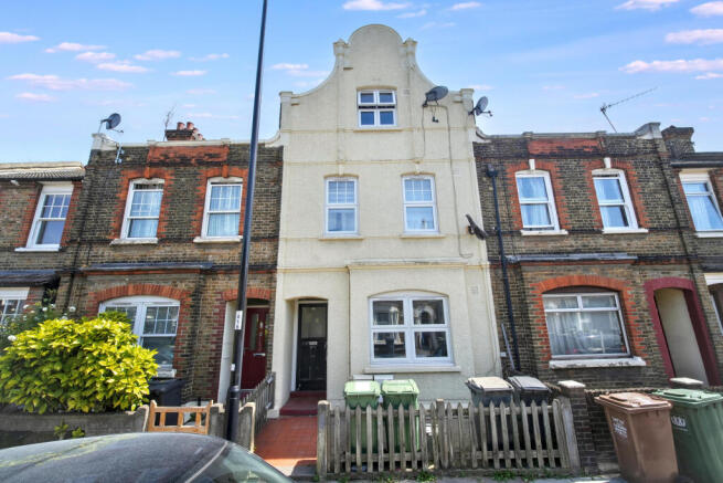 1 bed property, in Trundleys Road, £220,000