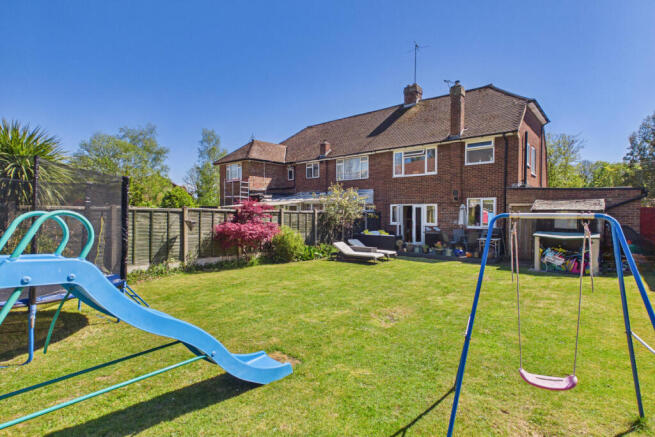 3 bed property, in Wood Lane End, £585,000
