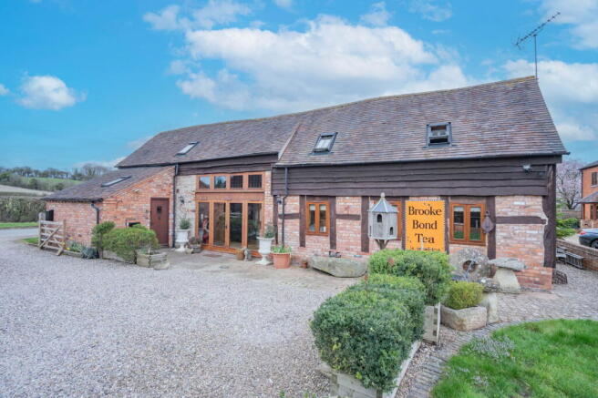4 bed property, in Birts Street, £725,000