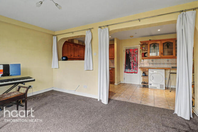 3 bed property, in Osborne Gardens, £400,000