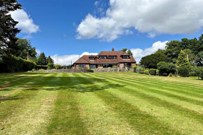 4 bed property, in Godshill, £1,325,000