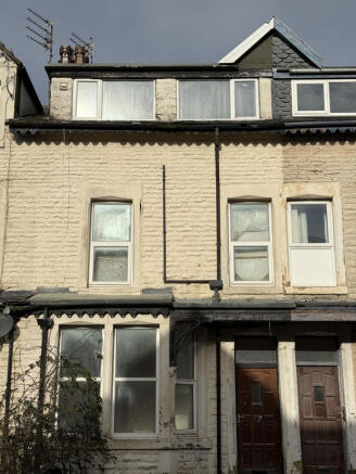 1 bed property, in Marlborough Road, £72,000