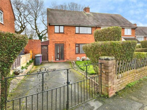 3 bed property, in Simmons Road, £200,000