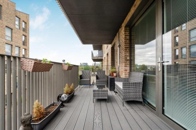1 bed property, in Durham Wharf Drive, £375,000