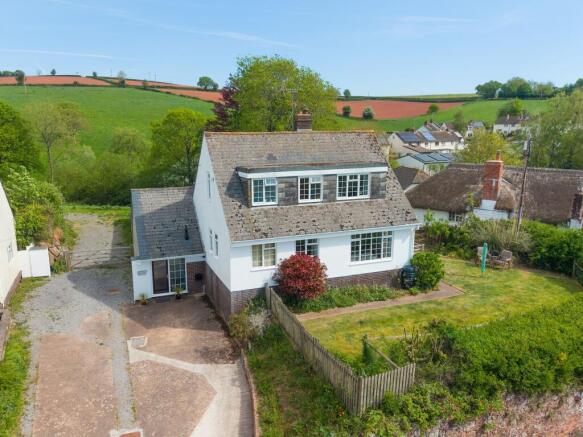 4 bed property, in Gaters Gardens, £450,000