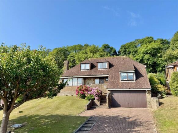 4 bed property, in Lincoln Close, £750,000