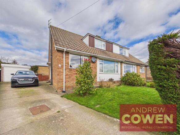 4 bed property, in Roman Close, £215,000