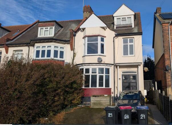 1 bed property, in Brittania Road, £125,000