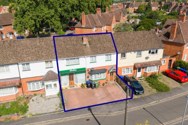 3 bed property, in Newburgh Crescent, £375,000