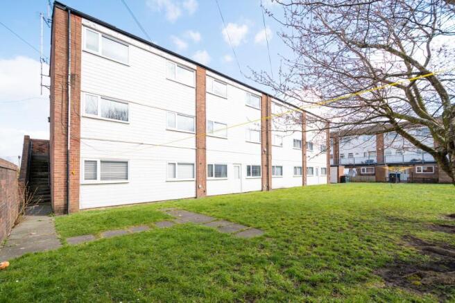 3 bed property, in Brookhouse Road, £117,000