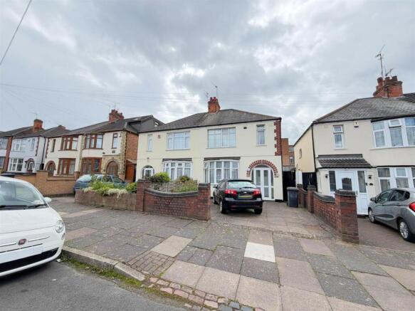 3 bed property, in Crown Hills Avenue, £325,000