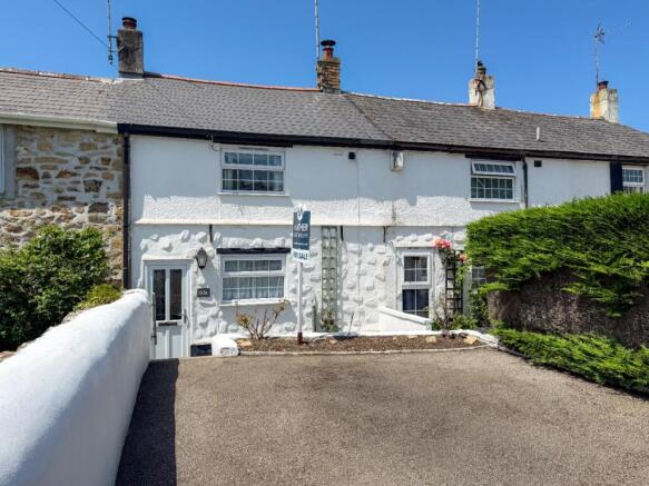 2 bed property, in Fore Street, £205,000
