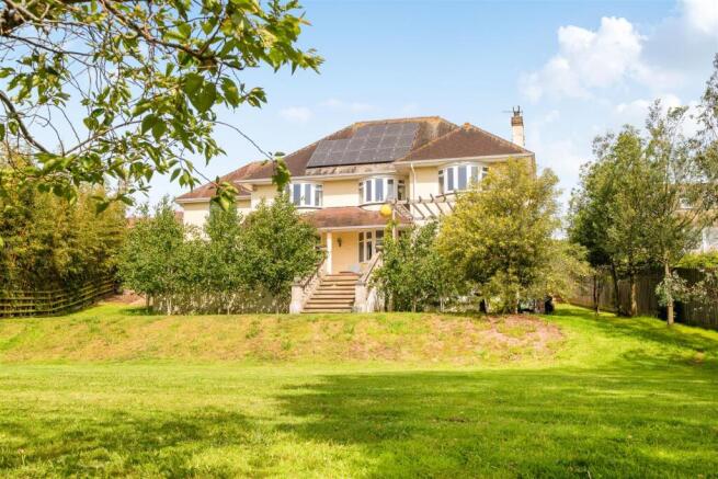 6 bed property, in Douglas Avenue, £1,250,000