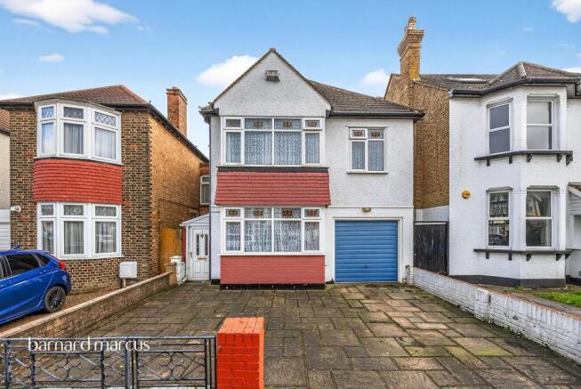 3 bed property, in Warwick Road, £600,000