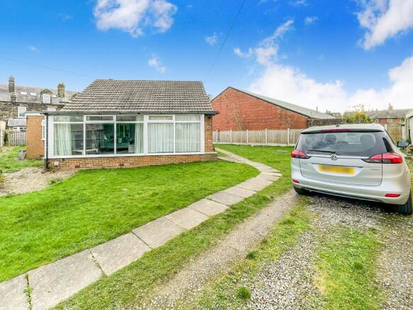 3 bed property, in St. Andrews Grove, £330,000