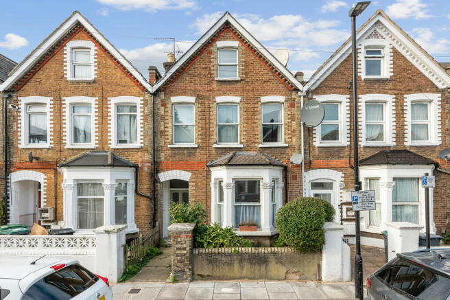 2 bed property, in Baronet Road, £415,000