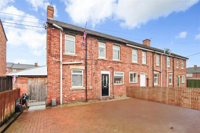 2 bed property, in Lilac Square, £65,000