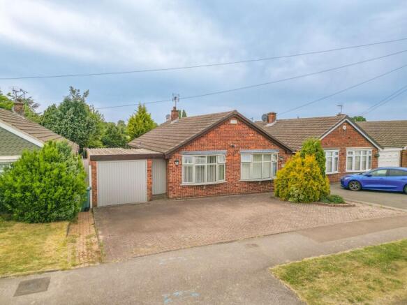 2 bed property, in Windermere Avenue, £340,000
