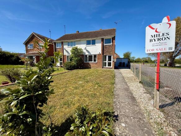 3 bed property, in Wroughton, £280,000