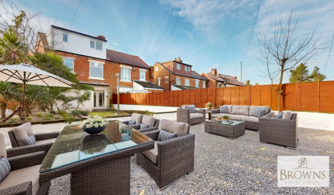 4 bed property, in Ashley Road, £275,000