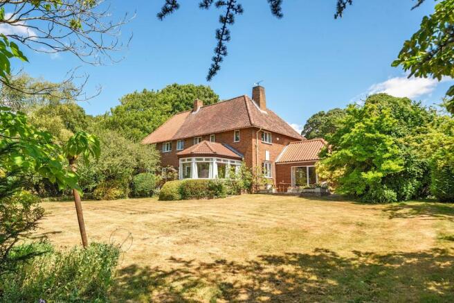 4 bed property, in Lincoln Road, £749,950