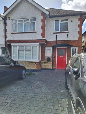 3 bed property, in Chinbrook Road, £375,000
