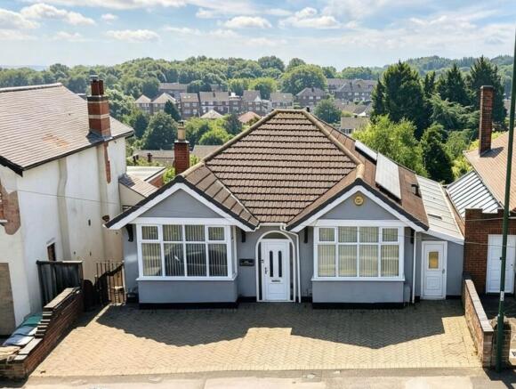 4 bed property, in Oakdale Road, £375,000