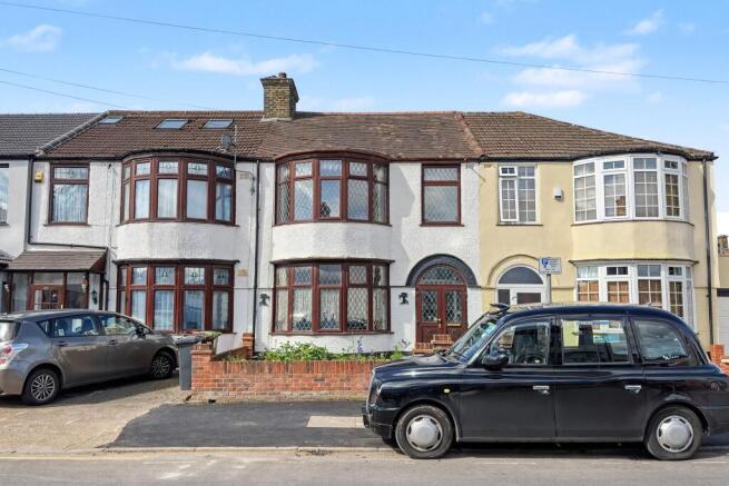 3 bed property, in Shirley Gardens, £350,000