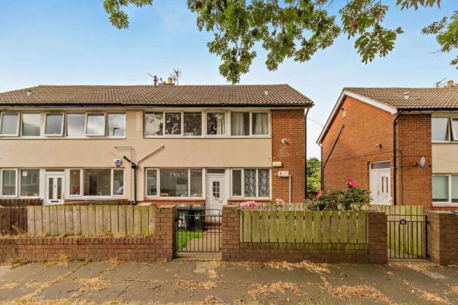 1 bed property, in Sheringham Avenue, £40,000