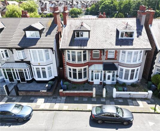 4 bed property, in Kingsway, £300,000