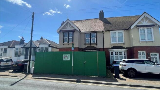 4 bed property, in Brighton Road, £400,000