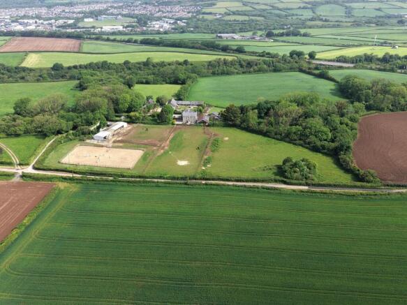 8 bed property, in Stormy Down, £1,495,000