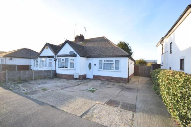 2 bed property, in Bedford Road, £245,000