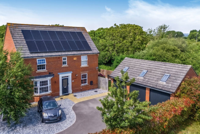 4 bed property, in Stanhorn Grove, £650,000