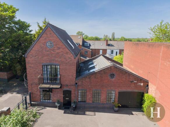 4 bed property, in High Street, £875,000