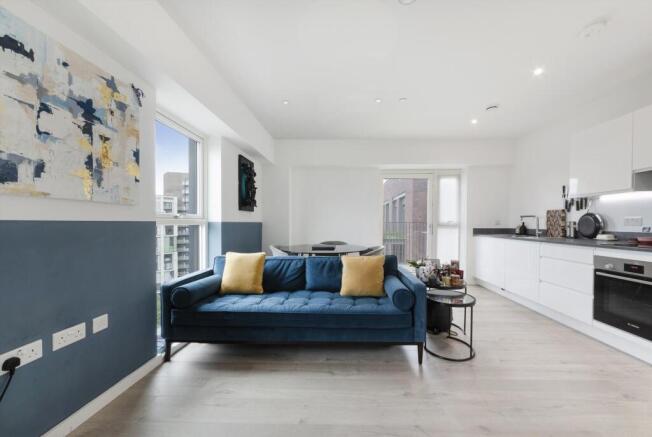 1 bed property, in Effra Gardens, £450,000