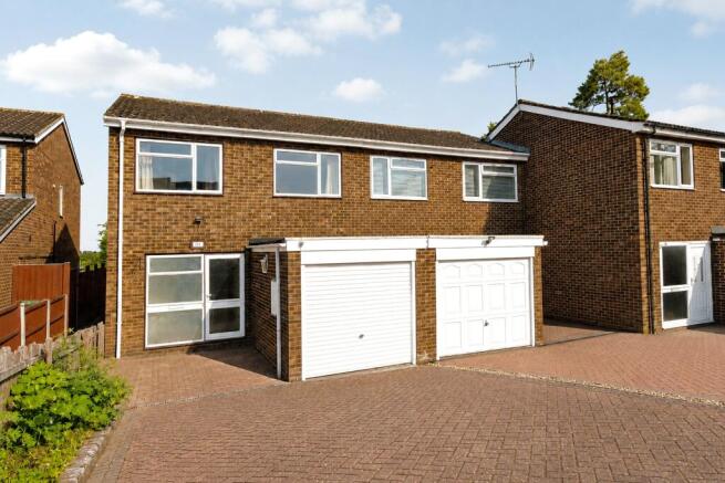 3 bed property, in Wren Close, £329,995