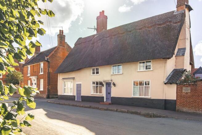 5 bed property, in A Distinguished Grade II Listed Home in Hingham, £750,000