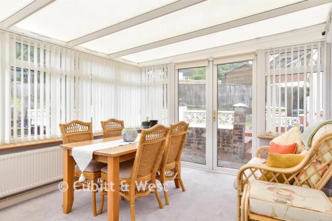 2 bed property, in Rotherfield Crescent, £375,000