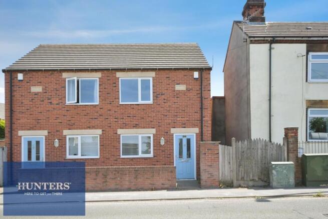 2 bed property, in Chesterfield Road, £150,000