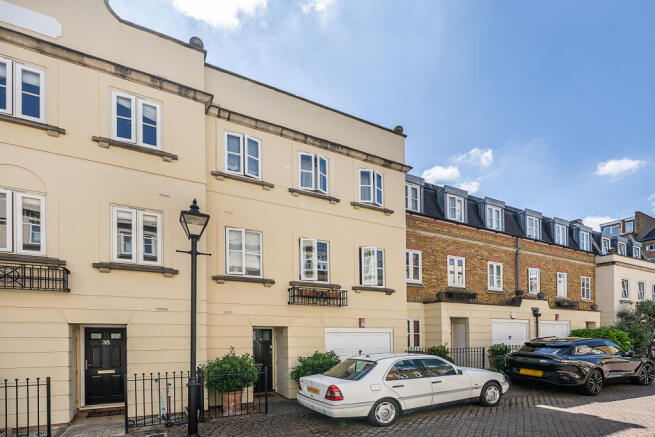 4 bed property, in Sycamore Mews, £1,400,000