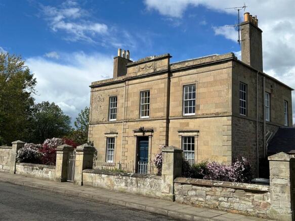 4 bed property, in Orchard House, £595,000
