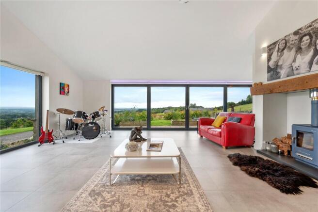 4 bed property, in Higher Road, £825,000
