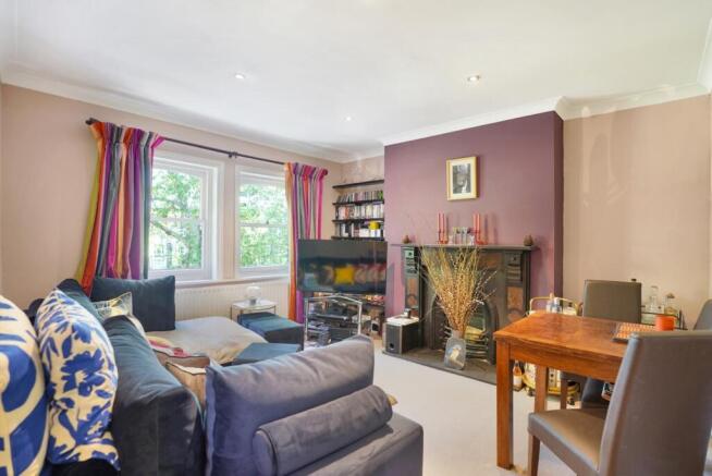 2 bed property, in East Dulwich Road, £700,000
