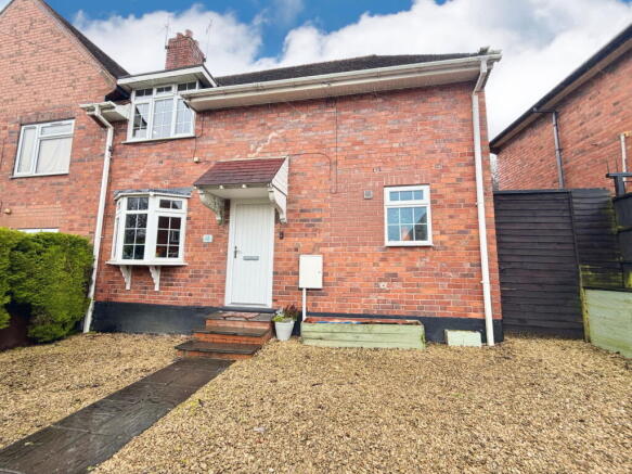 3 bed property, in Bath Road, £199,995