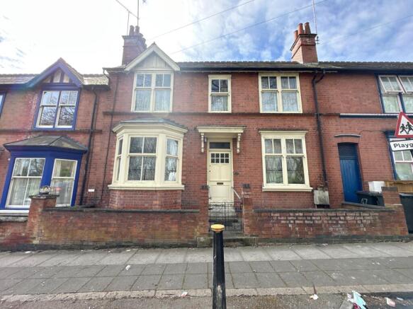 2 bed property, in Park Vale Road, £270,000