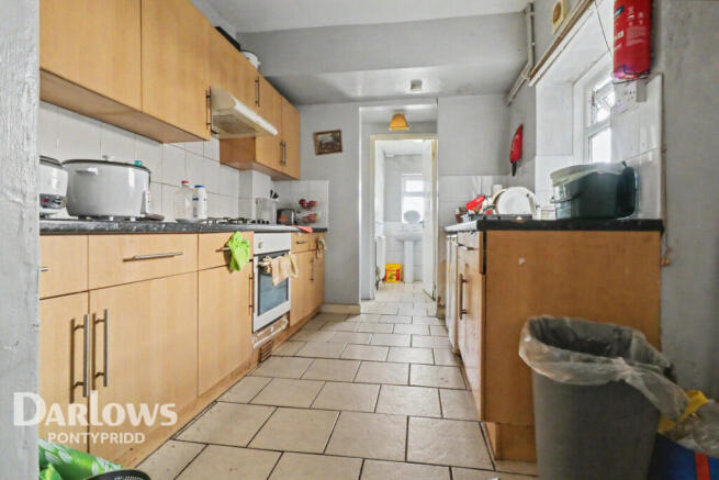 4 bed property, in Meadow Street, £120,000