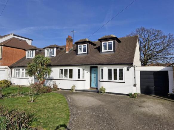 3 bed property, in Chestnut Drive, £650,000