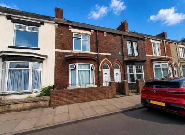 2 bed property, in Sydenham Road, £68,000